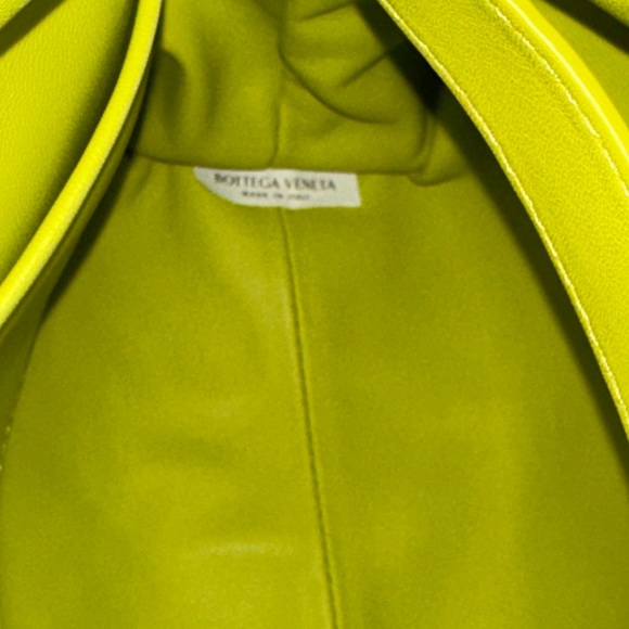Bottega Veneta Nappa Intrecciato The Fold Crossbody in Kiwi - Picture 11 of 15